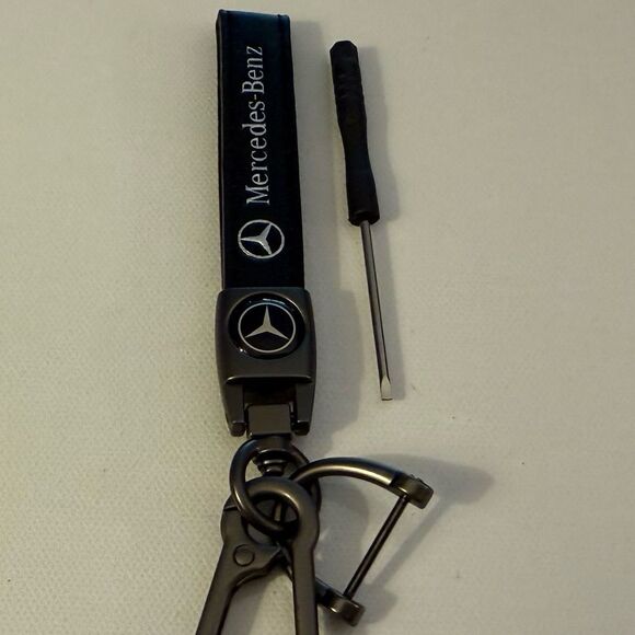 Mercedes Benz Key Fob Keychain in Black Leather with Logo NWT - Picture 2 of 4